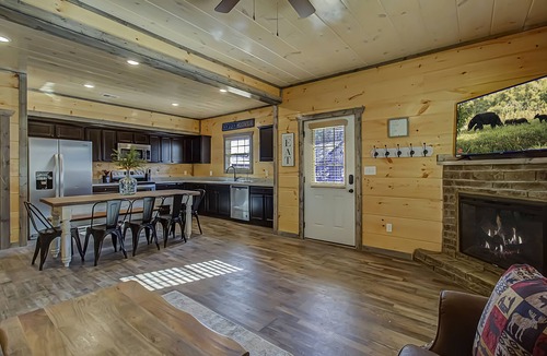 Sevierville Cabin | So READY to host you!REDUCED RATES!Close to DW & Cal Ripken Fields! Perfection!