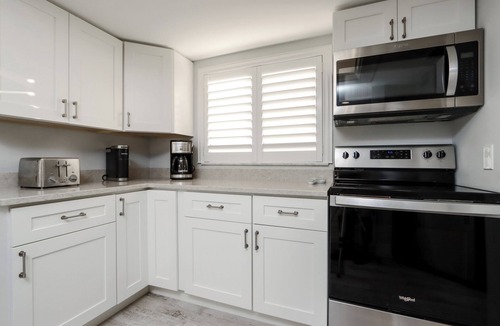 Beachview Country Club Estates Condo | Soak in stunning Gulf views from Sundial N301, a stylishly updated third-floor condo on Sanibel