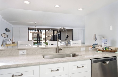 Beachview Country Club Estates Condo | Soak in stunning Gulf views from Sundial N301, a stylishly updated third-floor condo on Sanibel