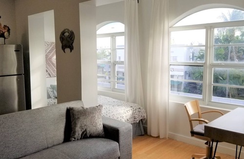 South Beach Condo | SOBE CORNER ONE BEDROOM APARTMENT-EXCELLENT LOCATION