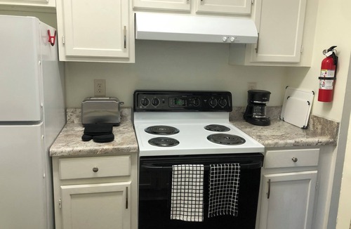 Five Points Condo | Soda City Suite: Cozy place in Five Points/USC - walk to everything!