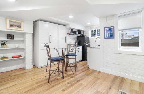 Capitol Hill House | Sojourn Charming Lower Level Studio - Capitol Hill