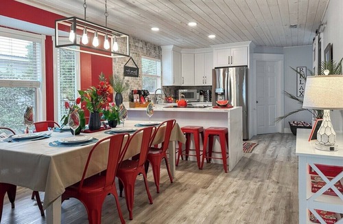 Crystal Beach House | SolMate-HotTub-FreeGolfCart n Bikes-6minWalk2Beach