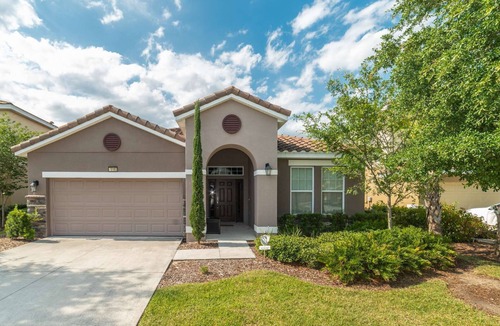 Loughman House | Solterra Resort 5 Bedroom Pool Home Pet Friendly