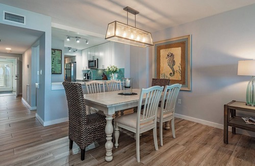 Marco Island Condo | SOMERSET 206 - Weekly Beachfront Vacations Permitted!