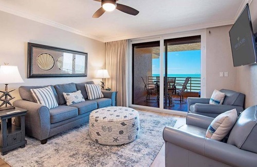 Marco Island Condo | SOMERSET 812 - Weekly Beachfront Vacations Permitted!