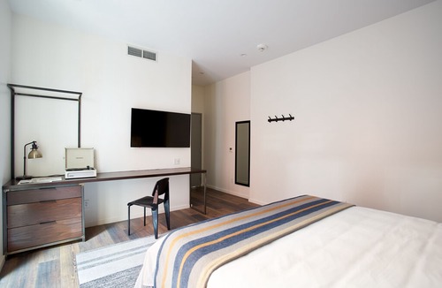 Queen Village Apartment | Sonder | The Queen | Elegant Room