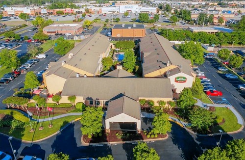 Twin Brook Hotel | Sonesta Select Chattanooga Hamilton Place
