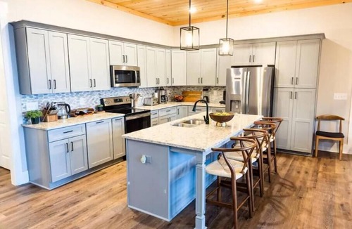 Ranger Cabin | Songbird Chalet Luxe Mountain Retreat with Views and Game Room