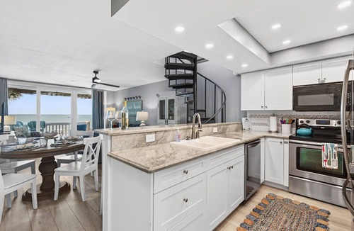 Belleair Beach Condo | Sonrisa 10 | Beachfront Townhome in Belleair Beach