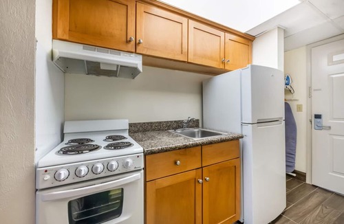 Seabreeze Park Hotel | Soothing Ocean View Stay | Central Location Near Daytona's Top Attractions