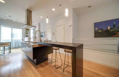 Wesley Heights Condo | Sophisticated 3-Story | 2-BR Midterm Stay Near Uptown!