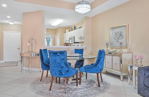 Naples Condo | Sophisticated Naples Lakefront Condo - Top Floor