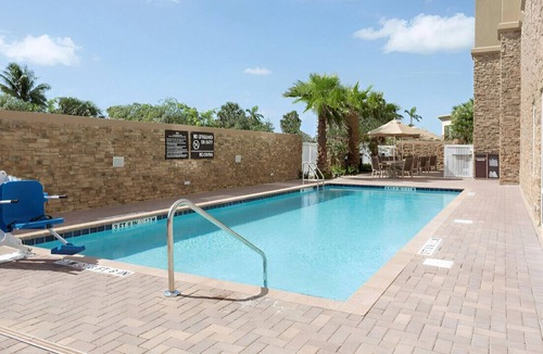 Pompano Isles House | Sophisticated Room for Business & Leisure Travel