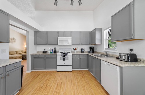 Clear Creek Villa | Sophisticated Sanctuary – South-Facing Pool - 10 Minutes to Disney