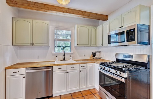 Parker Ridge House | SoSo Orchid House - Historic Tropical Retreat