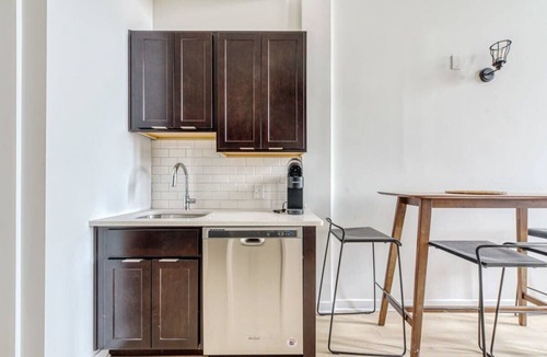 West Philadelphia Apartment | Sosuite | 1BR Loft w W/D, Gym, Lounge
