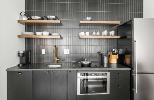 Old City Apartment | Sosuite | 2Bed Apt w Den, Laundry, Desk