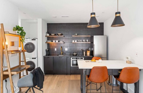 Old City Apartment | Sosuite | 2Bed Apt w Den, Laundry, Desk