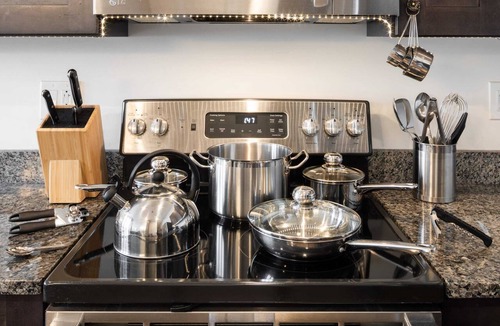 West Poplar Apartment | Sosuite | 2BR Apt w W/D, Gym, On-Site Restaurant