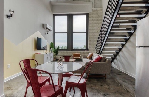 West Philadelphia Apartment | Sosuite | 2BR Loft w W/D, Gym, Lounge