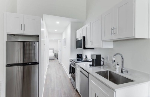 Center City East Apartment | Sosuite | 2BR Loft w W/D, Gym, Lounge