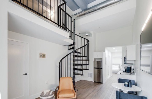 Center City East Apartment | Sosuite | 2BR Loft w W/D, Gym, Lounge