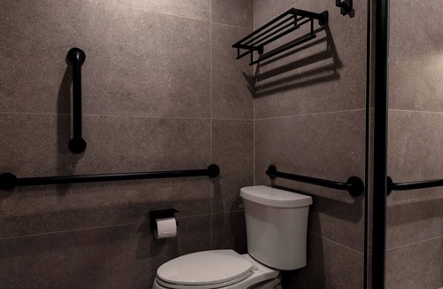 Rittenhouse Row Hotel | Sosuite - Accessible Queen Room w Desk