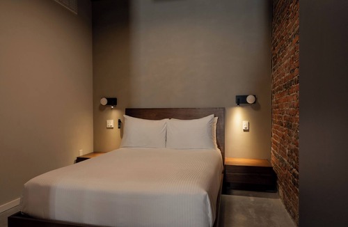 Rittenhouse Row Hotel | Sosuite - Deluxe Queen Room, High Floor w Desk