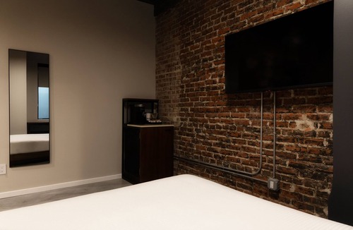 Rittenhouse Row Hotel | Sosuite - Queen Room, High Floor w Desk, Roof Deck