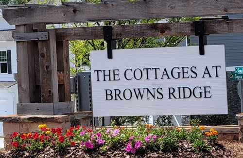 Newnan House | Sought after Ashley Park. Walking Trails. Golfing. Shop. Dine. Play and Relax
