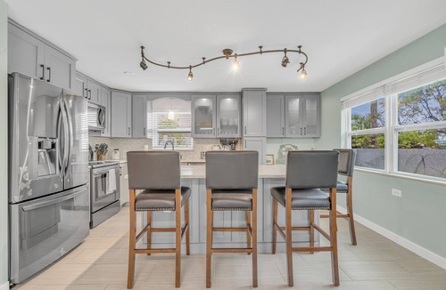 Little Venice House | Soulshine Cottage- Close to everything you need in Marathon