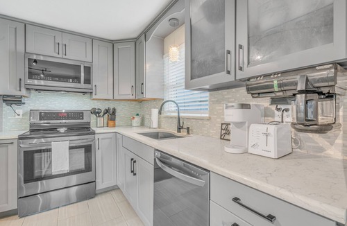 Little Venice House | Soulshine Cottage- Close to everything you need in Marathon