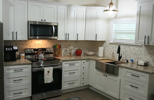 Masaryktown Cottage | South Brooksville, New Cozy Cottage, Convenient. 30 minutes from Tampa