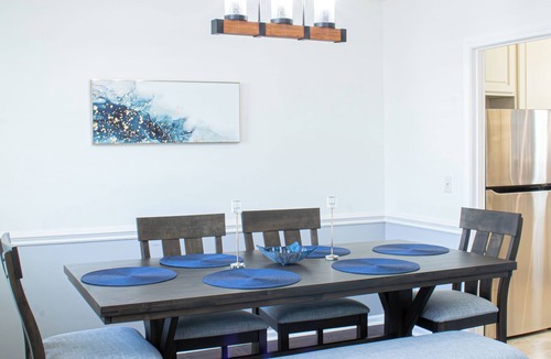 Charlotte House | South CLT Getaway - Near Carowinds, I485, I77, Lake Wylie - Firepit
