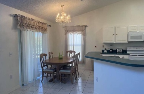 Crescent Lakes House | South Facing W/Private Pool & Spa