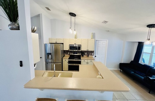 North Port House | South Florida Heaven! Private Pool! 3BD 2BA! Pets OK! 20 minutes to the beach!