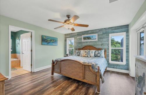 South Gulf Cove House | South Gulf Cove 3 Bedroom Canal Pool Home