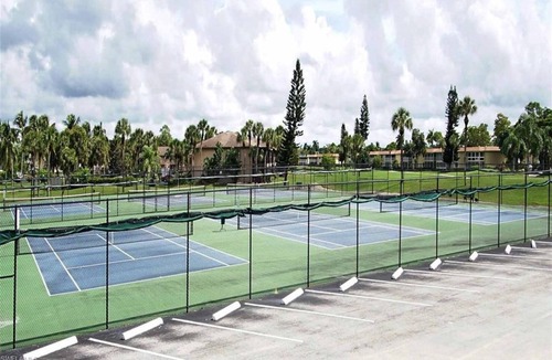 East Naples Condo | South Naples 2/2 1200' Condo in Bundled Golf/Tennis with Golf Course Views
