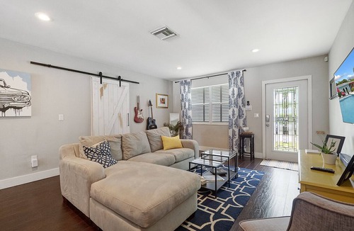 South Palm Park Neighborhood Association House | South Palmway House - Elegant, Private, Stylish Pool Home