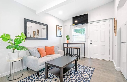 Oakford Park Condo | South Tampa - Central Location - Efficiency Suite