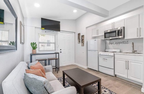 Oakford Park Condo | South Tampa - Central Location - Efficiency Suite