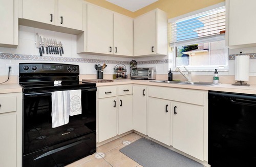Virginia Park House | South Tampa Retreat | Pool and Fully Fenced Yard