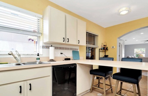 Virginia Park House | South Tampa Retreat | Pool and Fully Fenced Yard