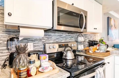 Courier City - Oscawana House | South Tampa Soho Experience Walkable to Nightlife,Shops,Restaurants,Downtown