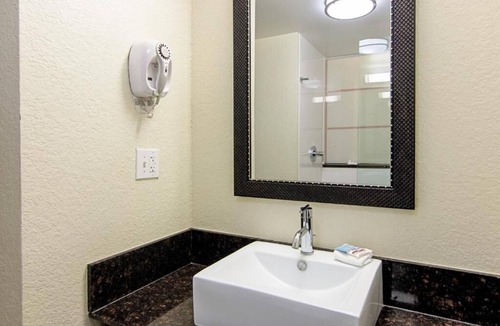 Locust Grove Hotel | Southern Charm: 2 Pet-friendly Units, Parking! Minutes to Atlanta Motor Speedway