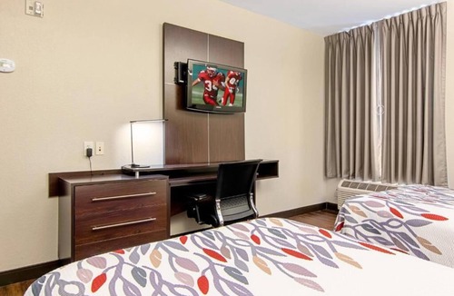 Locust Grove Hotel | Southern Charm: 2 Pet-friendly Units, Parking! Minutes to Atlanta Motor Speedway