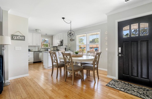 Harborgate Shores House | Southern Comfort | Minutes to CHS | Grill!