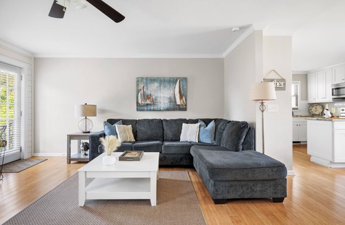 Harborgate Shores House | Southern Comfort | Minutes to CHS | Grill!
