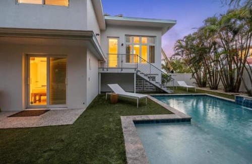 Siesta Key Village House | Southern Exposure